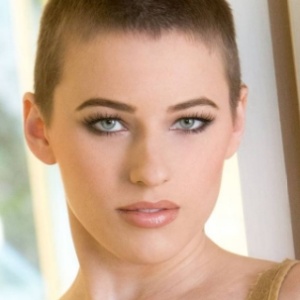 Riley Nixon - Pornstar profile photo